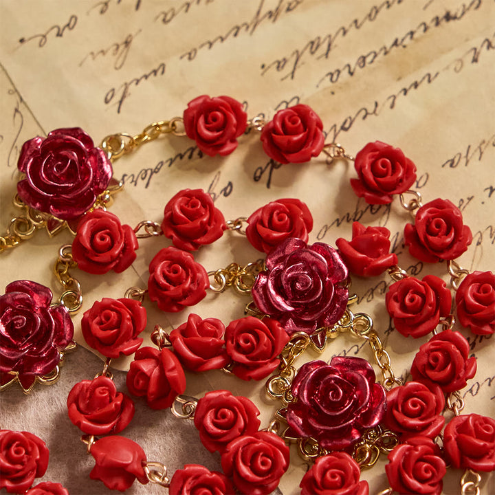 Andachtsrosenkranz aus Rosenharzperlen von Christianartworkshop mit Marienmedaille und Kruzifix: Trägt göttliches Licht in jedem Blütenblatt - image 5