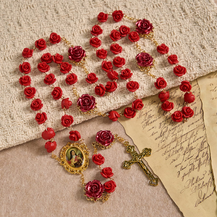 Andachtsrosenkranz aus Rosenharzperlen von Christianartworkshop mit Marienmedaille und Kruzifix: Trägt göttliches Licht in jedem Blütenblatt - image 3