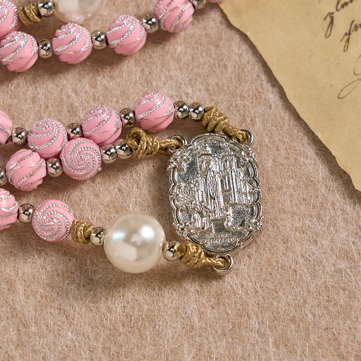 Christianartworkshop Gnadenvoller Rosenkranz aus Rosenblättern: Ein heiliges Symbol für Gebet und Besinnung - image 6