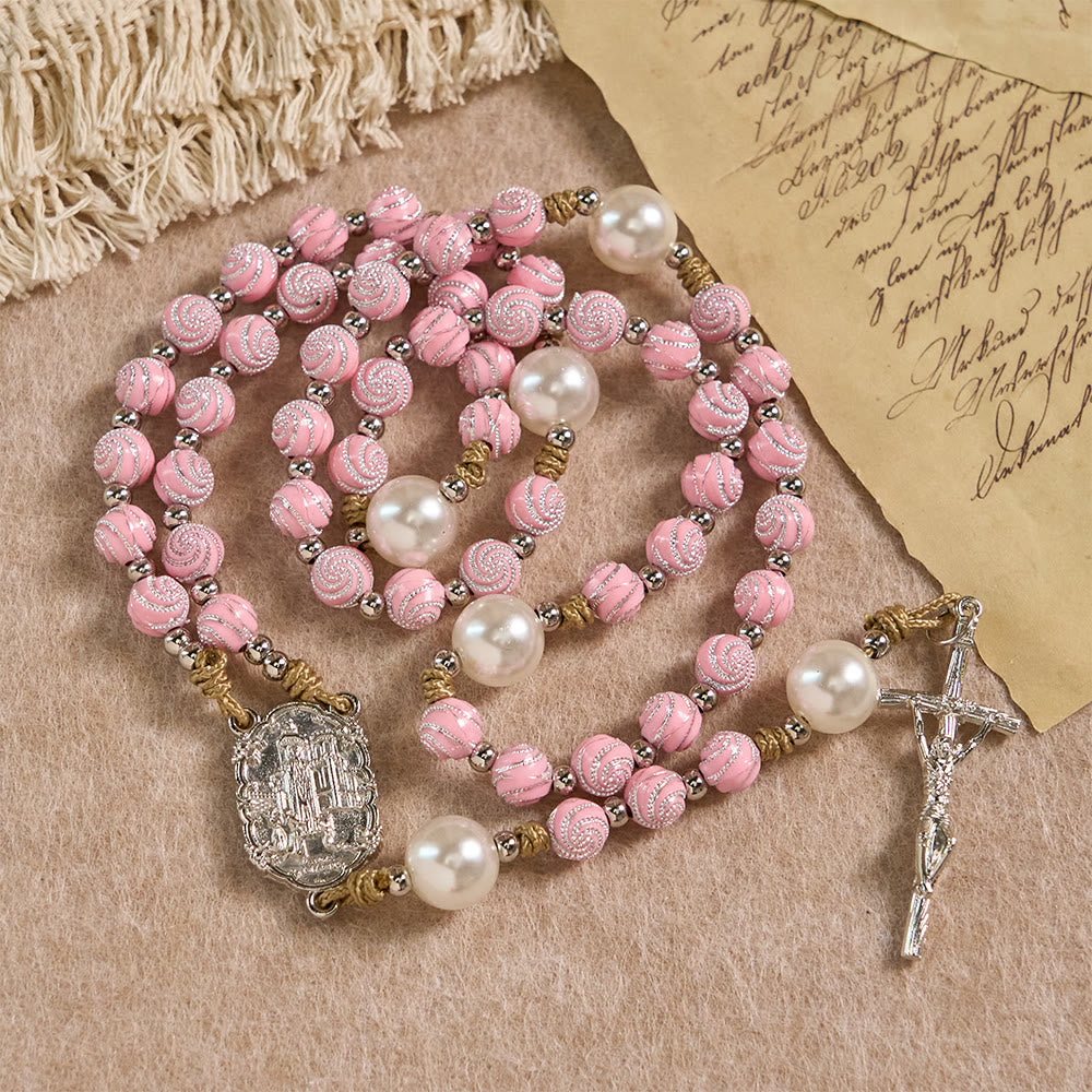 Christianartworkshop Gnadenvoller Rosenkranz aus Rosenblättern: Ein heiliges Symbol für Gebet und Besinnung - Unsere Liebe Frau und das Kruzifix - image 0