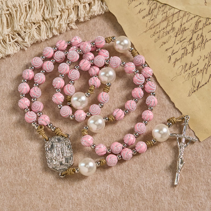 Christianartworkshop Gnadenvoller Rosenkranz aus Rosenblättern: Ein heiliges Symbol für Gebet und Besinnung - Unsere Liebe Frau und das Kruzifix - image 0