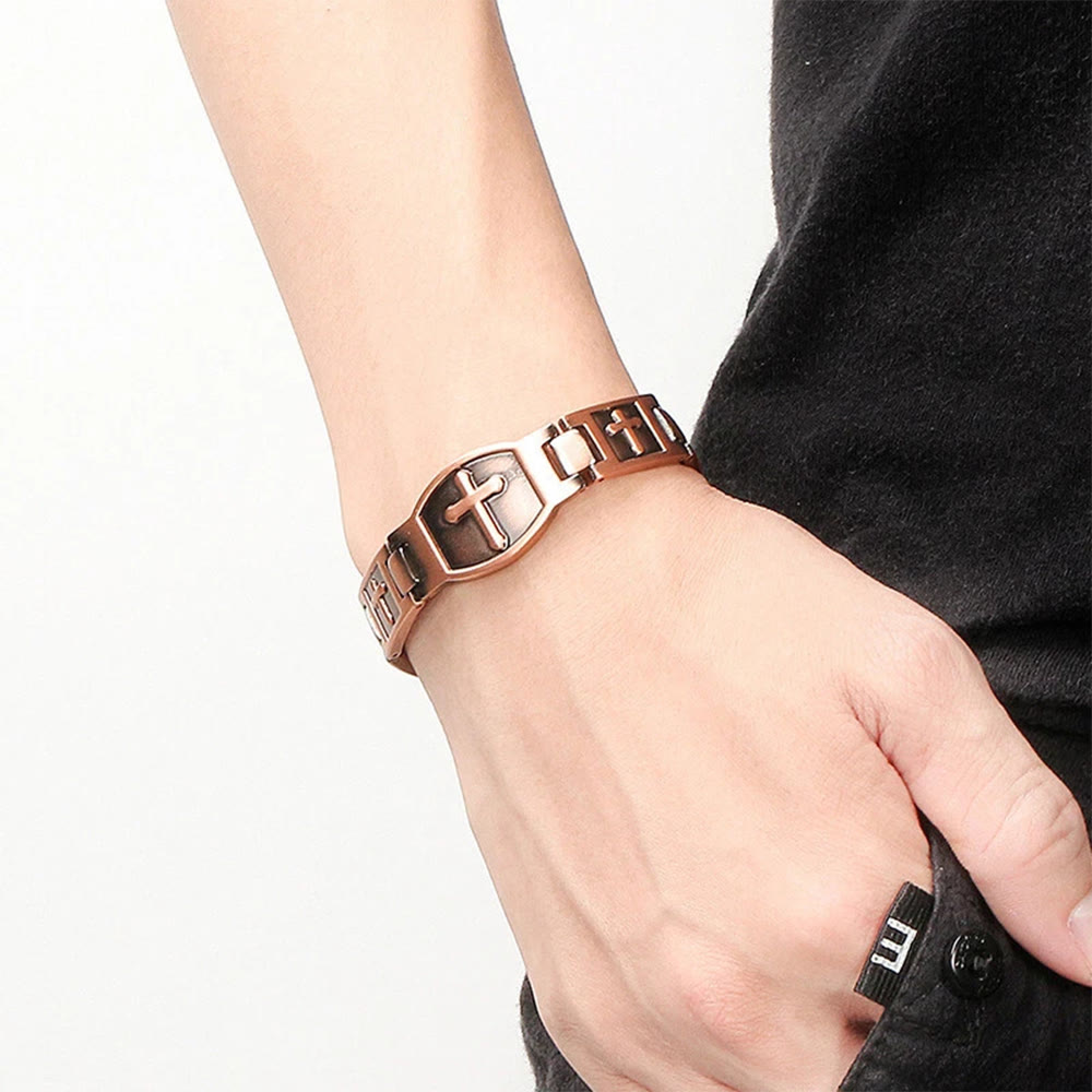 Christianartworkshop Gliederkettenarmband mit Kreuzgravur: Ein Symbol göttlicher Stärke und Glauben - image 3