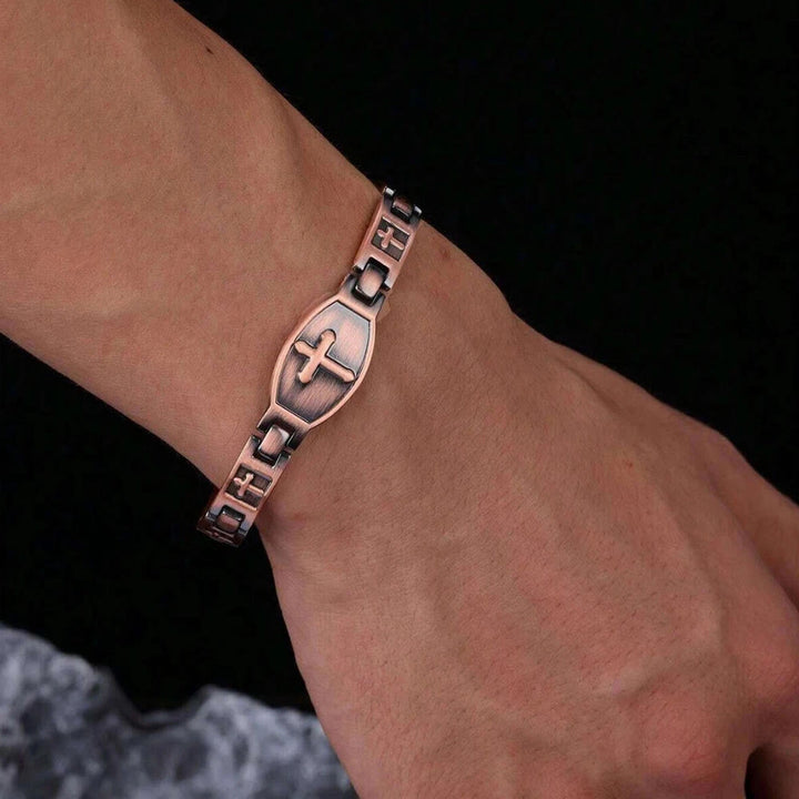 Christianartworkshop Gliederkettenarmband mit Kreuzgravur: Ein Symbol göttlicher Stärke und Glauben - image 2