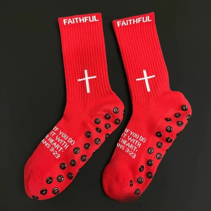 Christianartworkshop 4-farbige Fußballsocken mit Glaubensmotiv und Anti-Rutsch-Aufdruck sowie dem Bibelvers Korinther 5,7 - Rot - 10 Paare - image 9