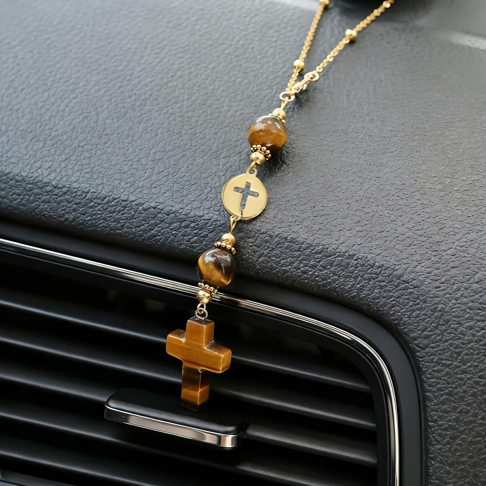 Christianartworkshop Autoanhänger in Kreuzform aus Naturkristall mit Goldperlenkette: Ein heiliger Begleiter für jede Fahrt - image 1