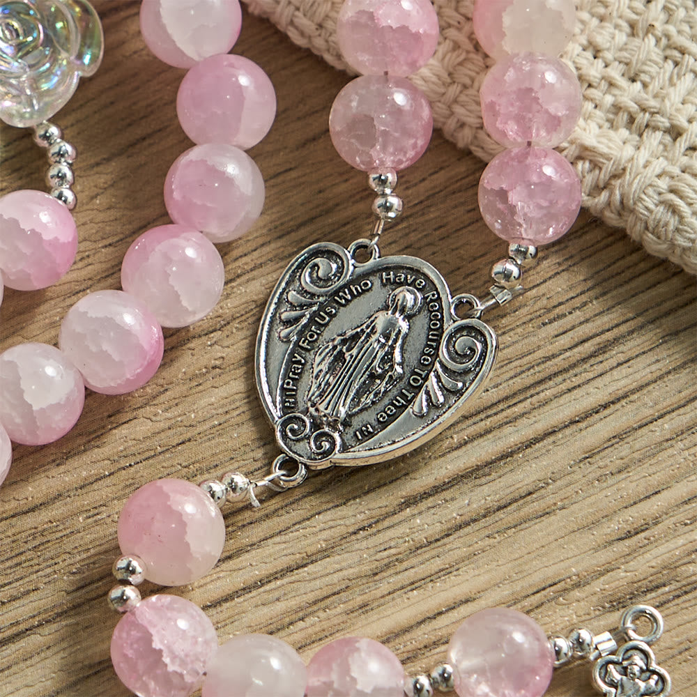 Rosenkranz aus hellgrünen Glasperlen von Christianartworkshop mit Rosenverzierungen und Wundermedaille - image 14
