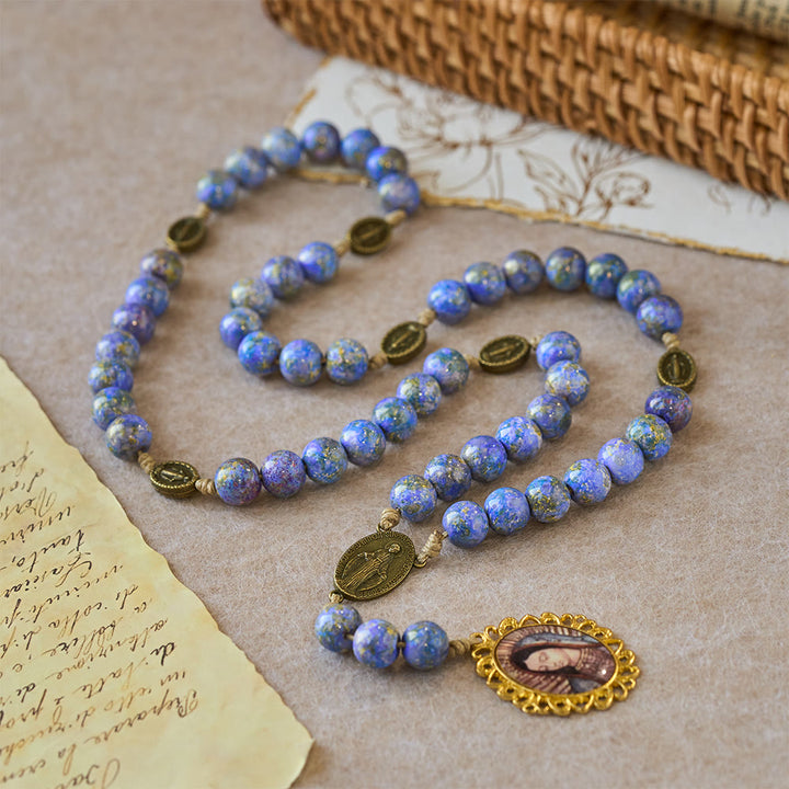 Rosenkranz „Sieben Schmerzen Mariens“ von Christianartworkshop mit lila-blauen Ölfarbenperlen und Marienmedaille - image 2