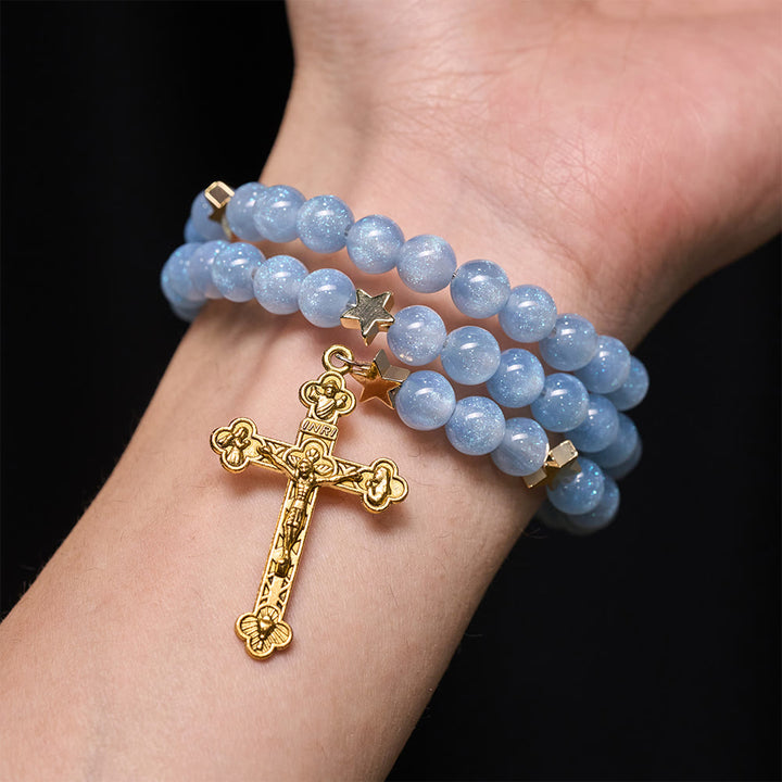 Christianartworkshop Wickelarmband aus blauen Glasperlen mit sternförmigen Zwischenstücken und goldenem Kruzifix - image 1