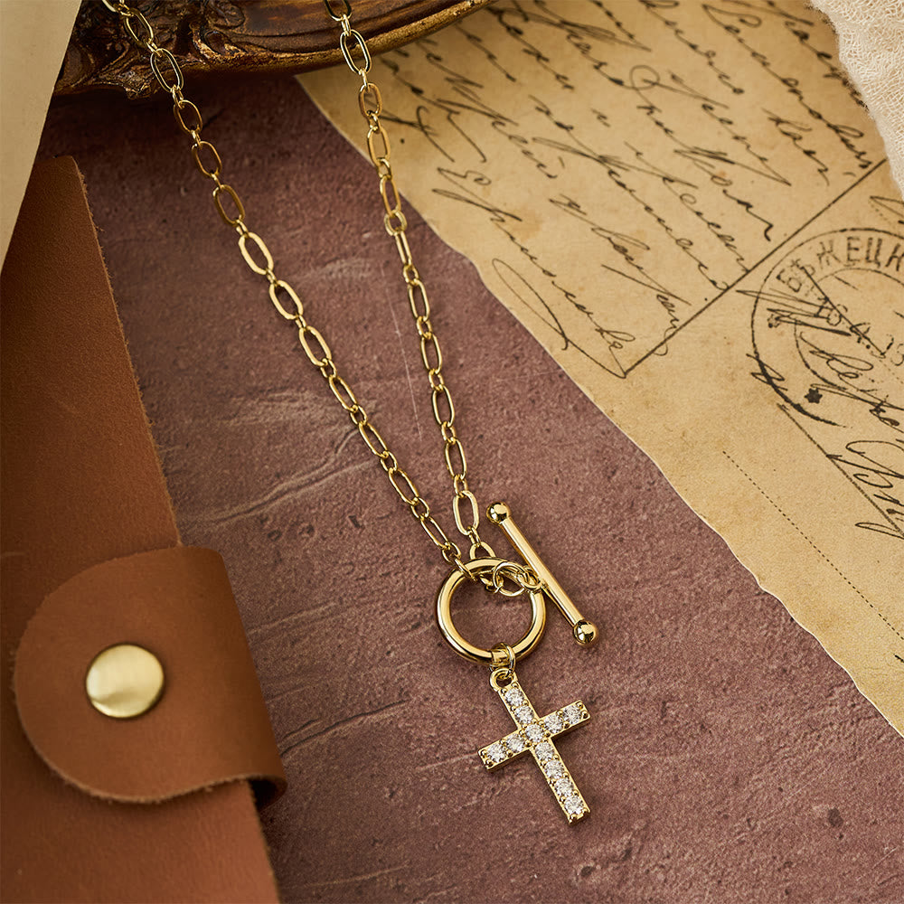 Christianartworkshop Halskette mit Knebelverschluss und Zirkonia-Pavé: Ein Symbol für heiligen Glauben und mühelose Anmut. - OT-Schließenkreuz - image 0
