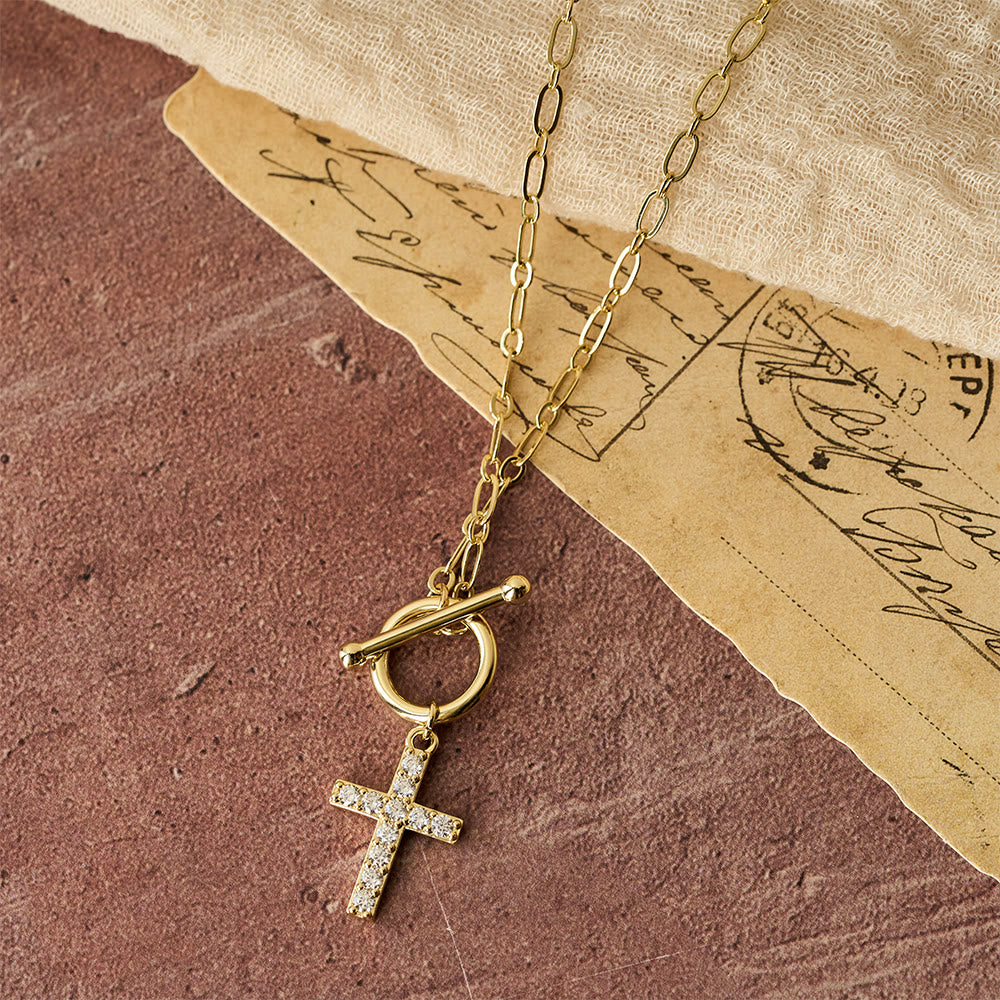 Christianartworkshop Halskette mit Knebelverschluss und Zirkonia-Pavé: Ein Symbol für heiligen Glauben und mühelose Anmut. - image 2