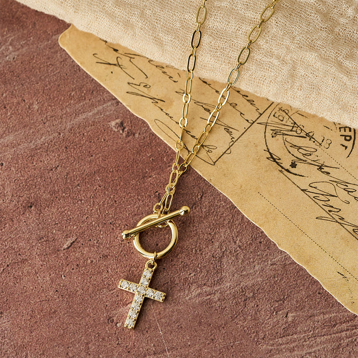 Christianartworkshop Halskette mit Knebelverschluss und Zirkonia-Pavé: Ein Symbol für heiligen Glauben und mühelose Anmut. - image 2