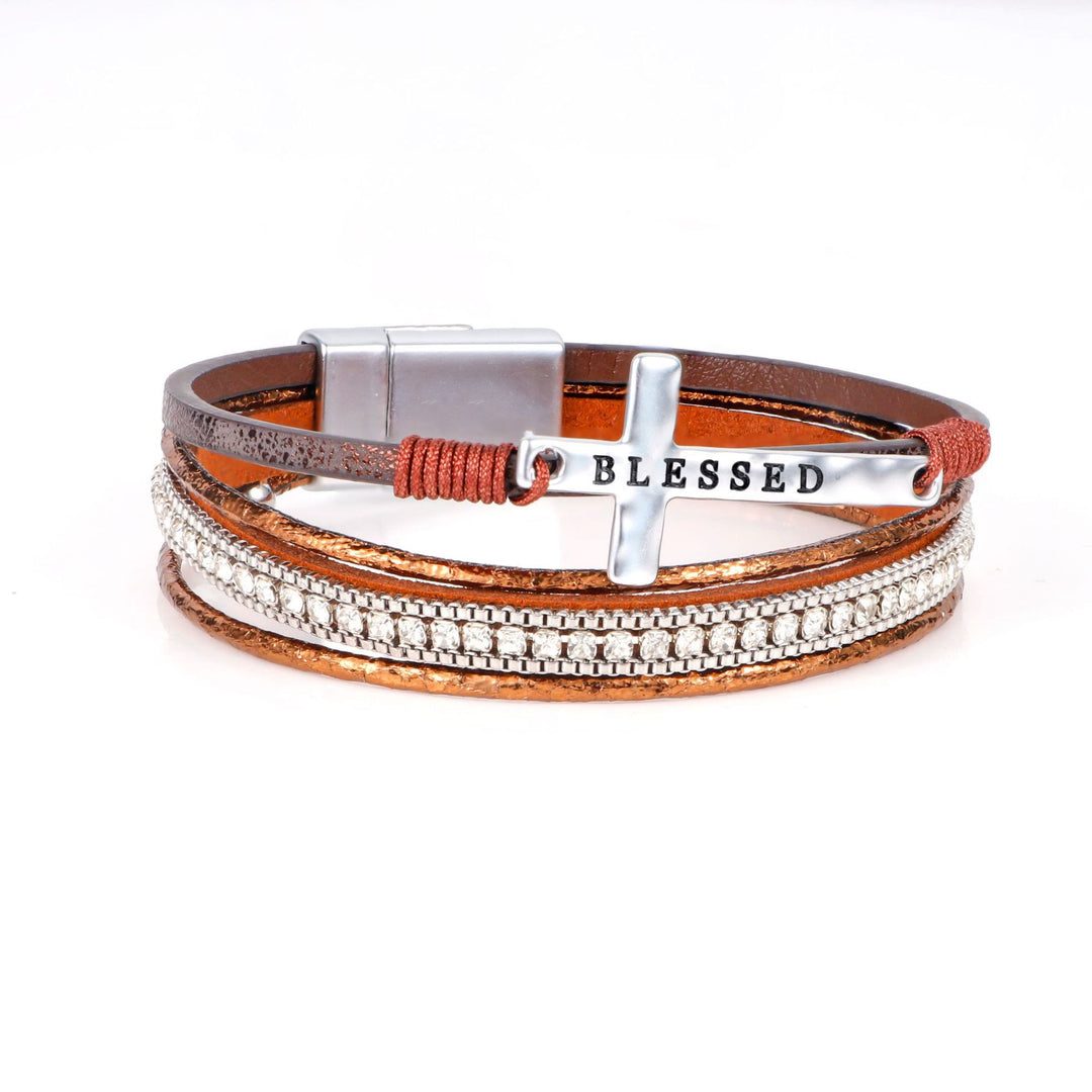 Christianartworkshop Mehrlagiges Lederarmband mit Zirkonia und Kreuz: Ein Symbol göttlicher Gnade und spiritueller Freude - Kaffee - image 7