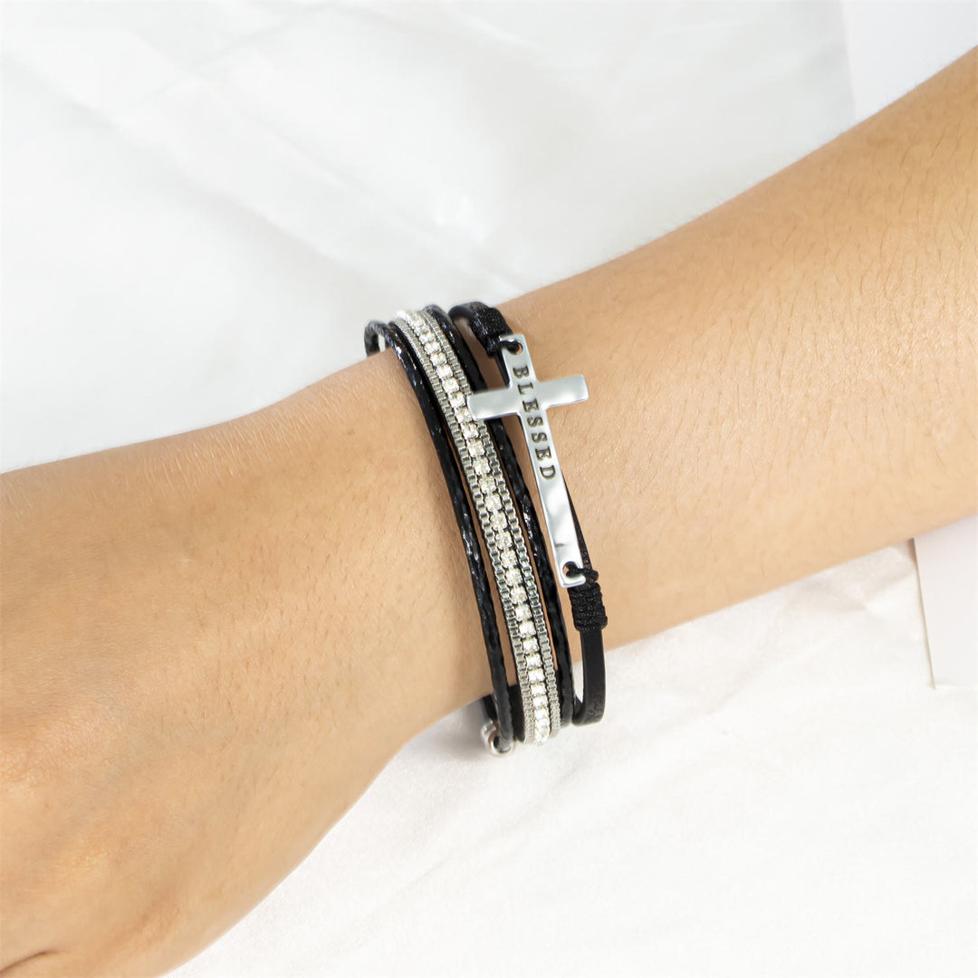 Christianartworkshop Mehrlagiges Lederarmband mit Zirkonia und Kreuz: Ein Symbol göttlicher Gnade und spiritueller Freude - image 10