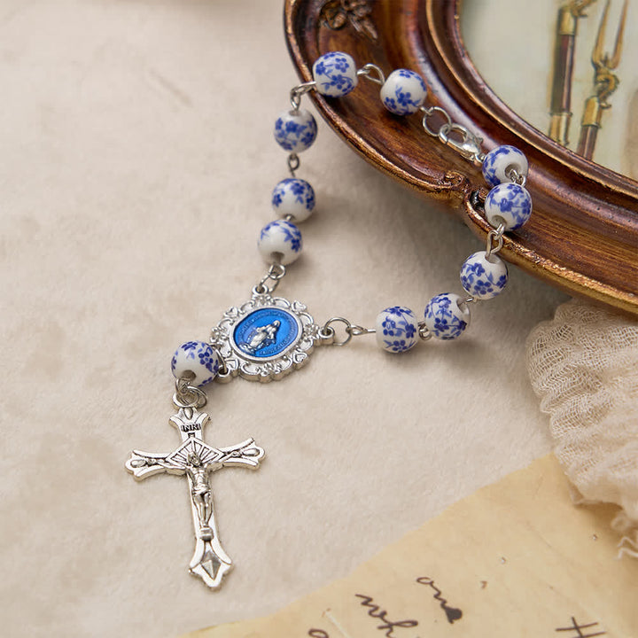 Christianartworkshop Blauer Rosenkranz aus Keramik fürs Auto: Ein Symbol marianischen Schutzes fürs Auto - image 2
