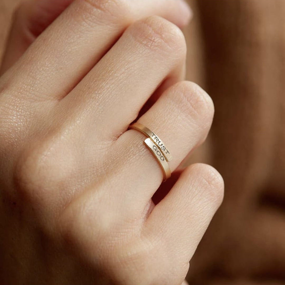 Christianartworkshop VERTRAUE GOTT – Ring mit geteiltem Band: Ein treuer Begleiter göttlichen Vertrauens - image 1