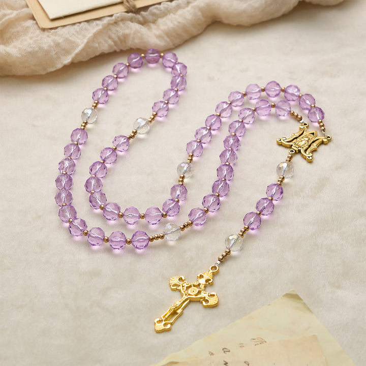 Christianartworkshop Facettierter Rosenkranz aus violettem Glas mit Marienmedaille: Symbol des göttlichen Lichts und der marianischen Gnade - image 3