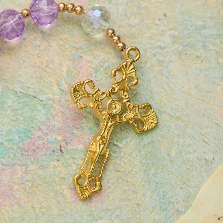 Christianartworkshop Facettierter Rosenkranz aus violettem Glas mit Marienmedaille: Symbol des göttlichen Lichts und der marianischen Gnade - image 8
