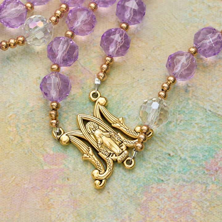 Christianartworkshop Facettierter Rosenkranz aus violettem Glas mit Marienmedaille: Symbol des göttlichen Lichts und der marianischen Gnade - image 7