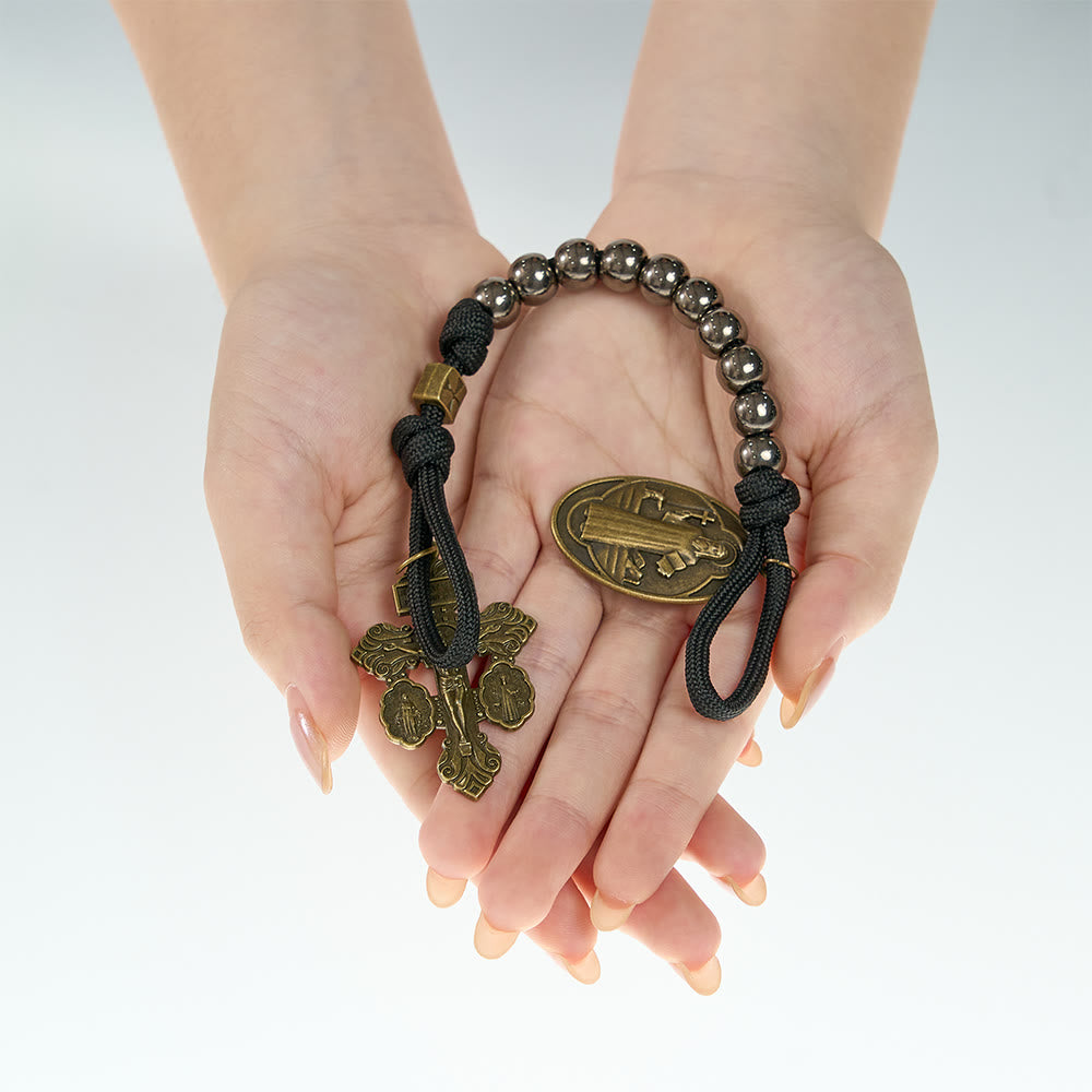 Christianartworkshop Rosenkranz aus Paracord mit dem Heiligen Benedikt als Taschenrosenkranz: Symbol unzerbrechlichen Glaubens und Schutzes - image 1