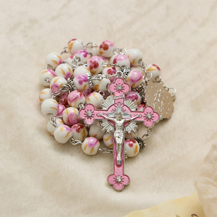Christianartworkshop Rosenkranz aus Keramikperlen mit Blumenmuster, emaillierter Marienmedaille und rosa Kruzifix - image 5