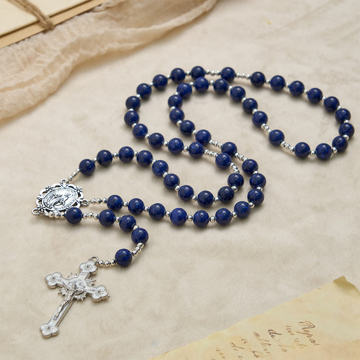 Christianartworkshop Rosenkranz aus Lapislazuliperlen mit eingraviertem Kruzifix: Symbol göttlicher Weisheit und marianischer Gnade - image 3