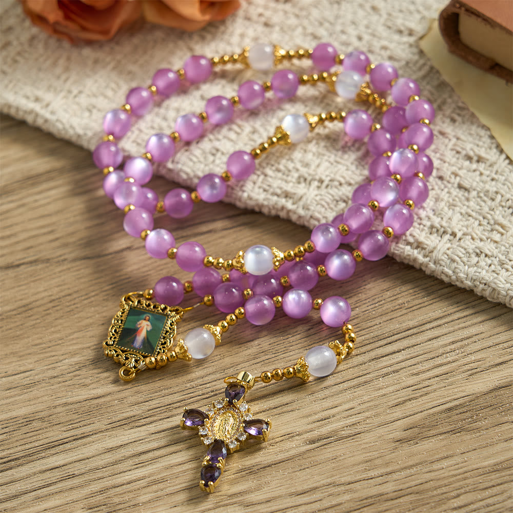 Christianartworkshop Rosenkranz aus violetten Katzenaugenperlen mit kunstvollem Kruzifix: Symbol göttlicher Führung und marianischer Gnade - Unsere Liebe Frau und das Kruzifix - image 0