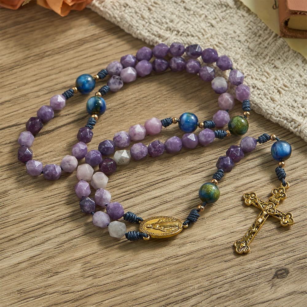 Christianartworkshop Rosenkranz aus diamantgeschliffenem violettem Lepidolith: Symbol des göttlichen Friedens und der marianischen Gnade - image 5