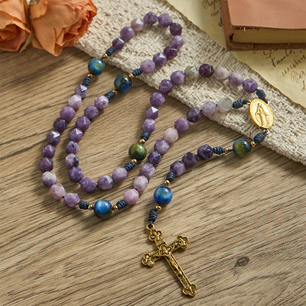 Christianartworkshop Rosenkranz aus diamantgeschliffenem violettem Lepidolith: Symbol des göttlichen Friedens und der marianischen Gnade - image 4