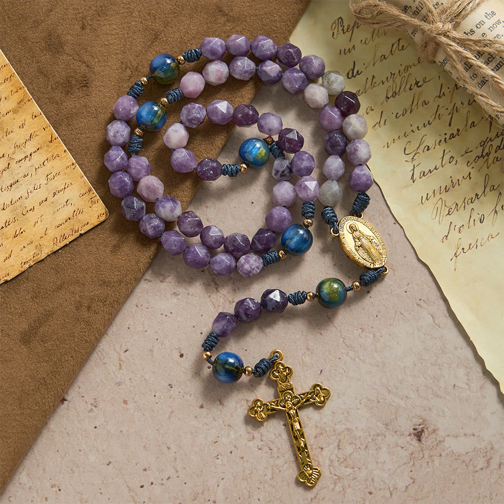 Christianartworkshop Rosenkranz aus diamantgeschliffenem violettem Lepidolith: Symbol des göttlichen Friedens und der marianischen Gnade - image 2