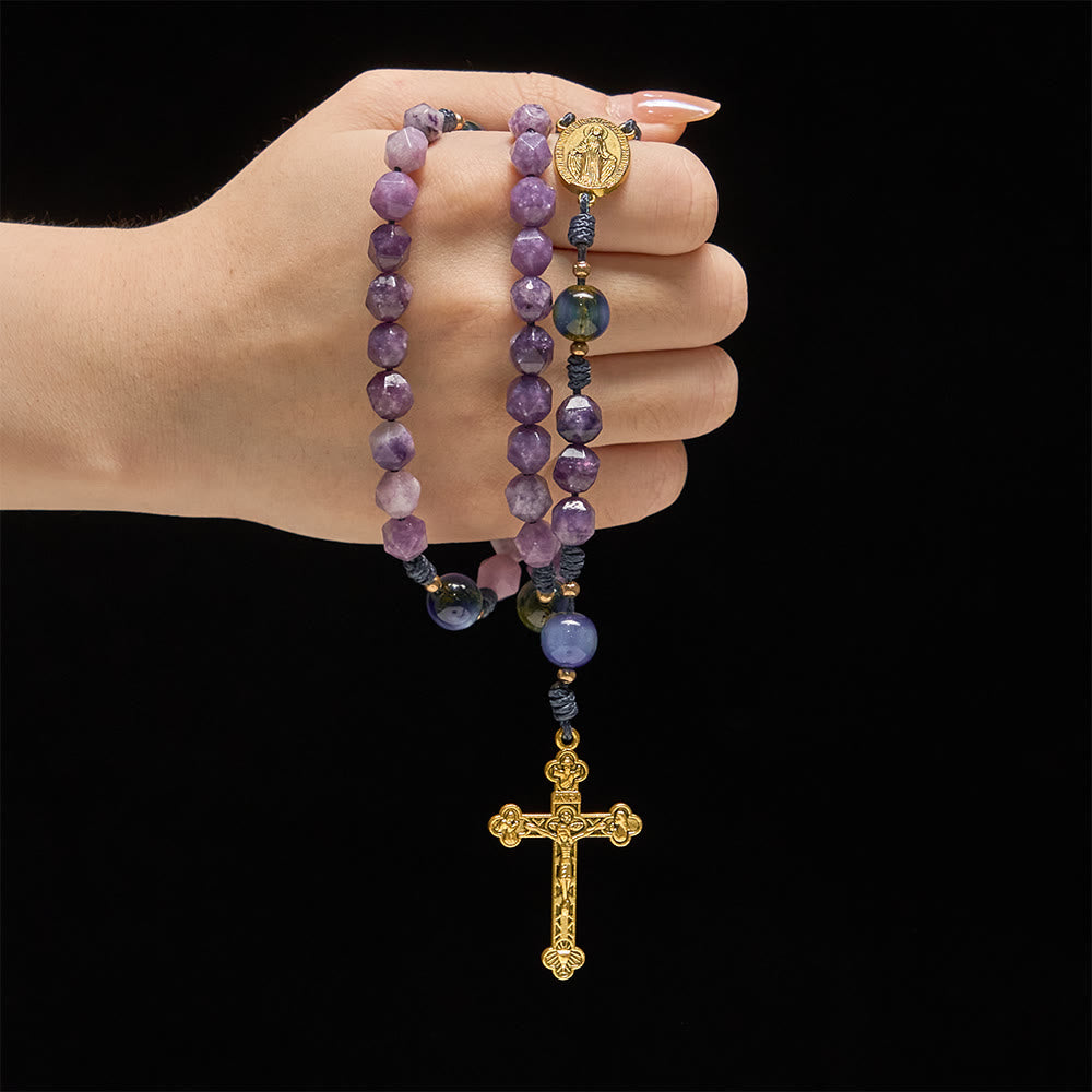 Christianartworkshop Rosenkranz aus diamantgeschliffenem violettem Lepidolith: Symbol des göttlichen Friedens und der marianischen Gnade - image 1