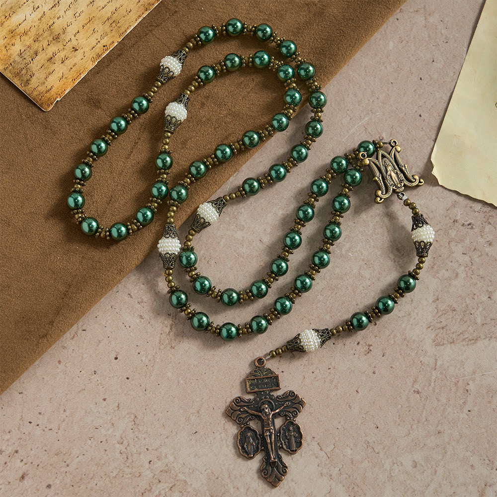 Christianartworkshop Vintage Rosenkranz aus grünem Metall mit Perlen: Symbol der göttlichen Hoffnung und der marianischen Gnade - Unsere Liebe Frau und das Kruzifix - image 0