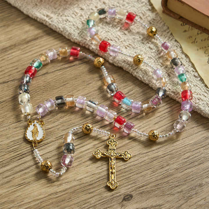 Christianartworkshop Rosenkranz aus mehrfarbigen Harzperlen: Symbol göttlicher Freude und marianischer Gnade - image 3