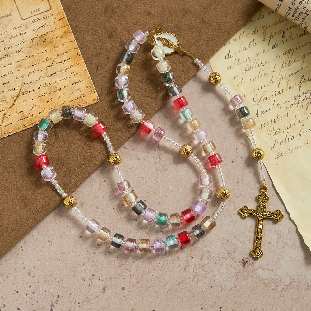 Christianartworkshop Rosenkranz aus mehrfarbigen Harzperlen: Symbol göttlicher Freude und marianischer Gnade - image 4