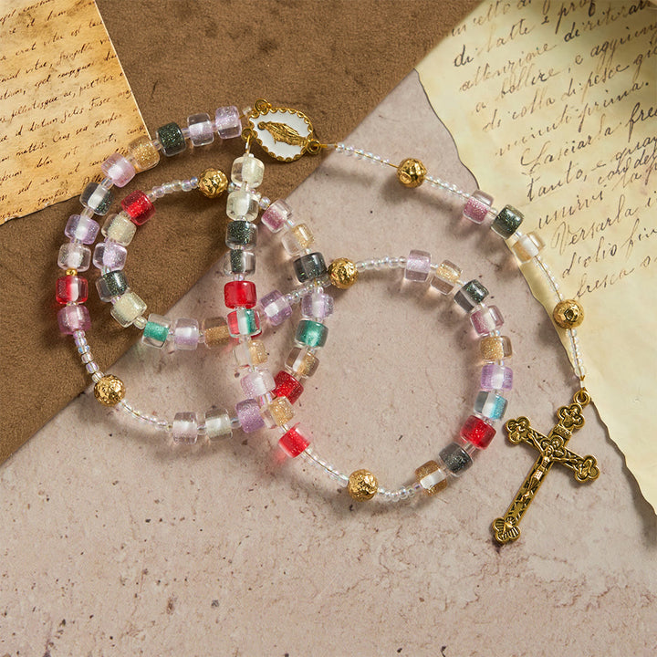 Christianartworkshop Rosenkranz aus mehrfarbigen Harzperlen: Symbol göttlicher Freude und marianischer Gnade - image 2