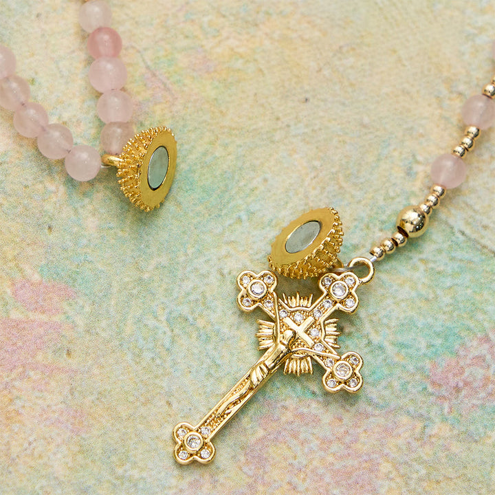 Magnetisches Rosenkranzarmband aus Erdbeerachat von Christianartworkshop : Symbol göttlicher Gnade und Reinheit - image 6