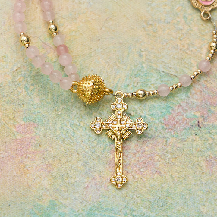 Magnetisches Rosenkranzarmband aus Erdbeerachat von Christianartworkshop : Symbol göttlicher Gnade und Reinheit - image 7