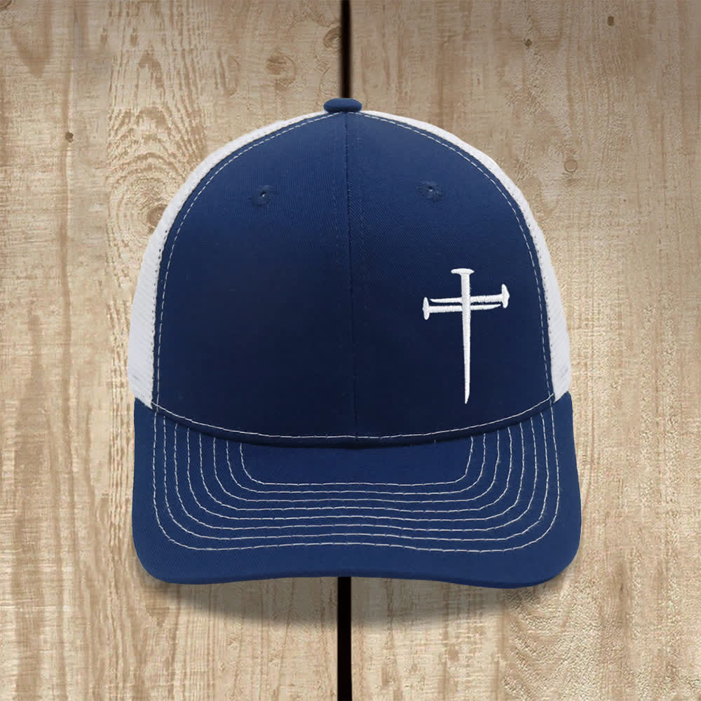 Christianartworkshop Minimalistische Trucker-Mütze mit Nagelkreuzstickerei - Nvay + Weiß - image 8