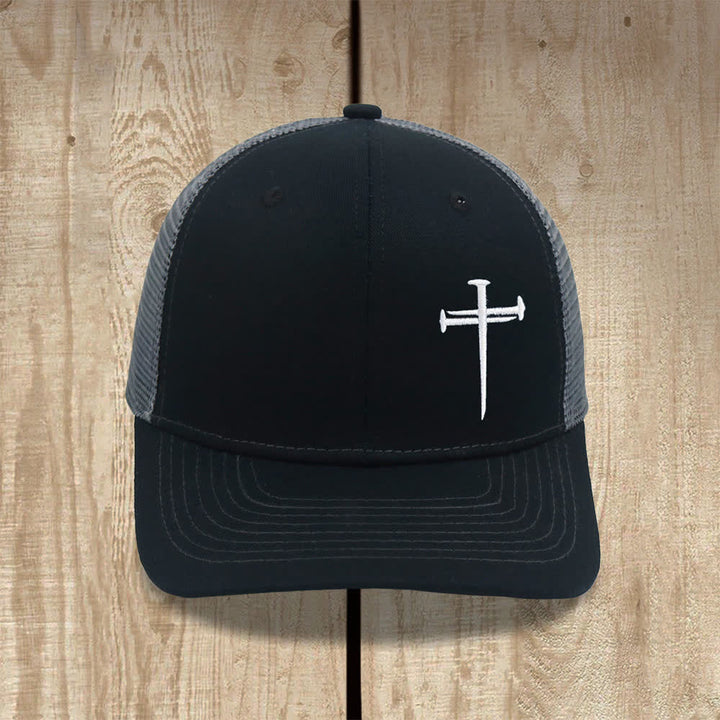 Christianartworkshop Minimalistische Trucker-Mütze mit Nagelkreuzstickerei - Schwarz + Grau - image 4