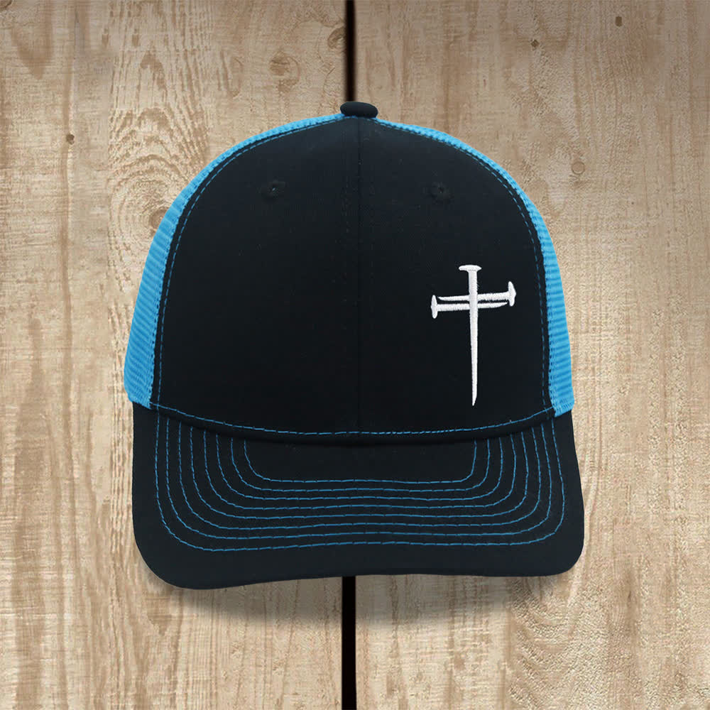 Christianartworkshop Minimalistische Trucker-Mütze mit Nagelkreuzstickerei - Schwarz + Blau - image 3