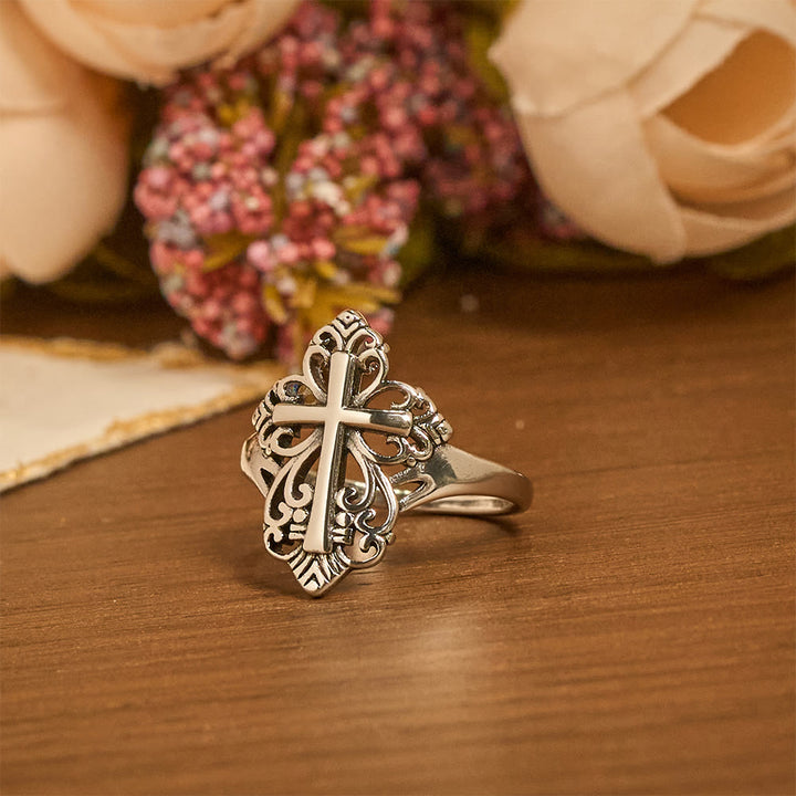 Christianartworkshop Offener Ring mit filigranem Kreuzmotiv: Ein Symbol marianischer Verehrung und göttlicher Fürsorge - image 2