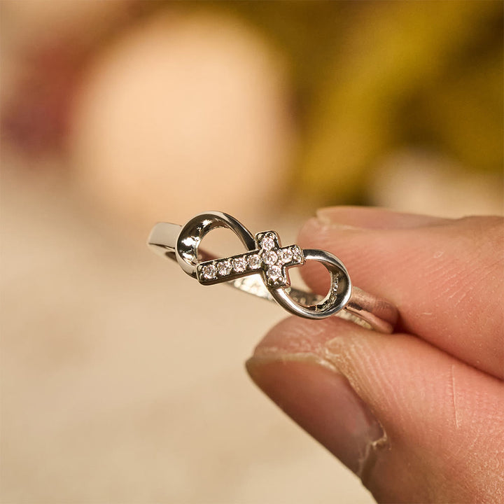Christianartworkshop Eleganter offener Ring mit Unendlichkeitskreuz und Gravur: Symbol spiritueller Stärke und göttlicher Führung - 10 - image 0