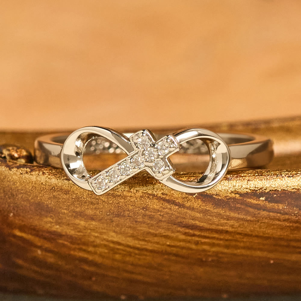 Christianartworkshop Eleganter offener Ring mit Unendlichkeitskreuz und Gravur: Symbol spiritueller Stärke und göttlicher Führung - image 2