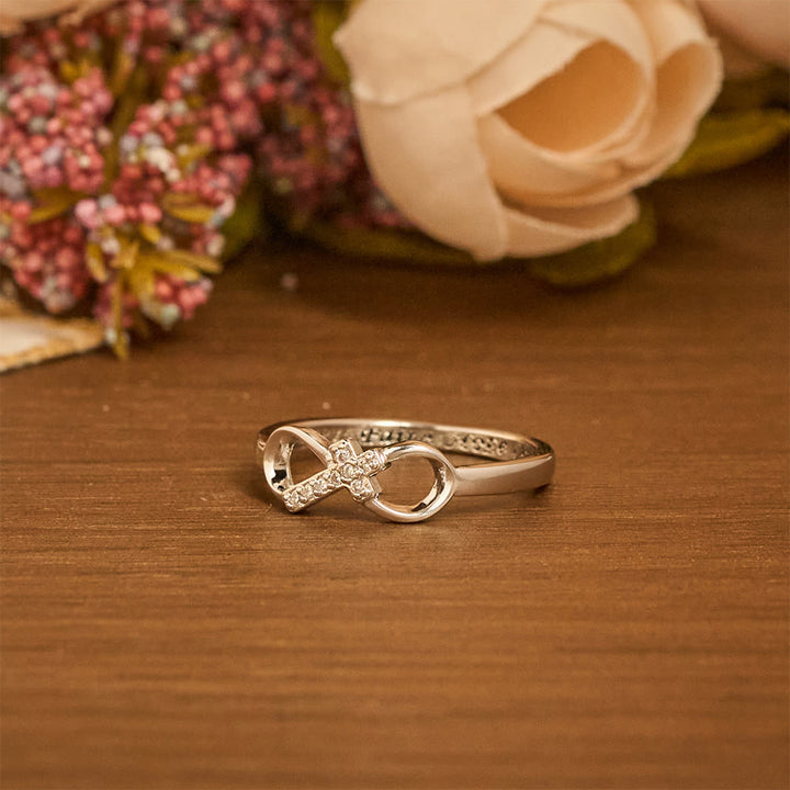 Christianartworkshop Eleganter offener Ring mit Unendlichkeitskreuz und Gravur: Symbol spiritueller Stärke und göttlicher Führung - image 3