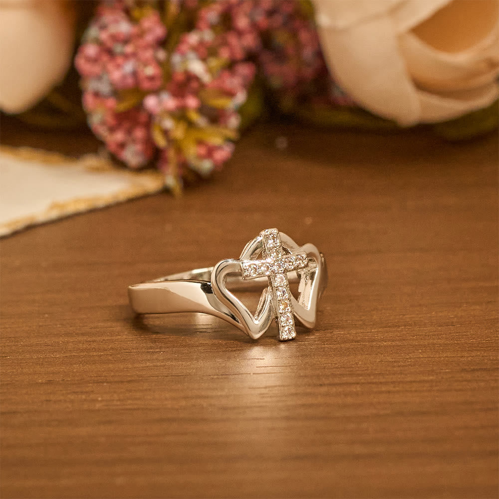 Christianartworkshop – Aufwendig gestalteter Ring mit zwei Herzen und Kreuz: Symbol spiritueller Stärke und unerschütterlichen Glaubens - image 3
