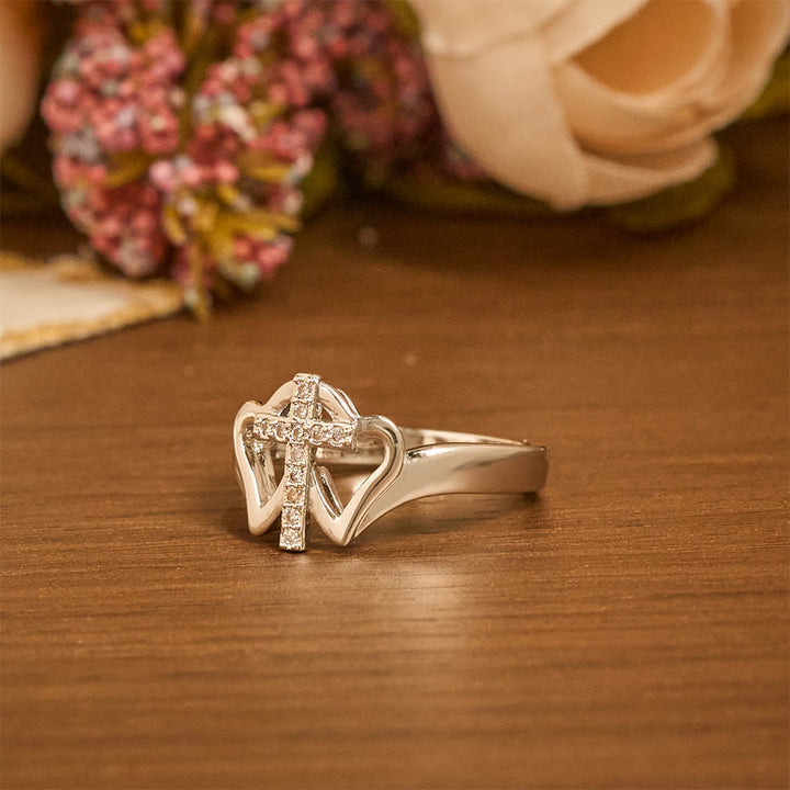 Christianartworkshop – Aufwendig gestalteter Ring mit zwei Herzen und Kreuz: Symbol spiritueller Stärke und unerschütterlichen Glaubens - image 4