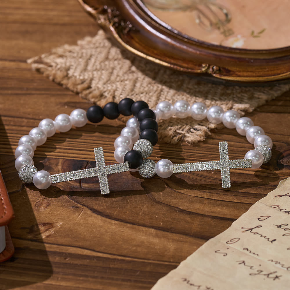 Christianartworkshop Zweiteiliges Armbandset mit weißen und mattschwarzen Perlen in Kreuzform: Symbol göttlicher Reinheit und Erlösung - Set mit 2 Stück - image 0