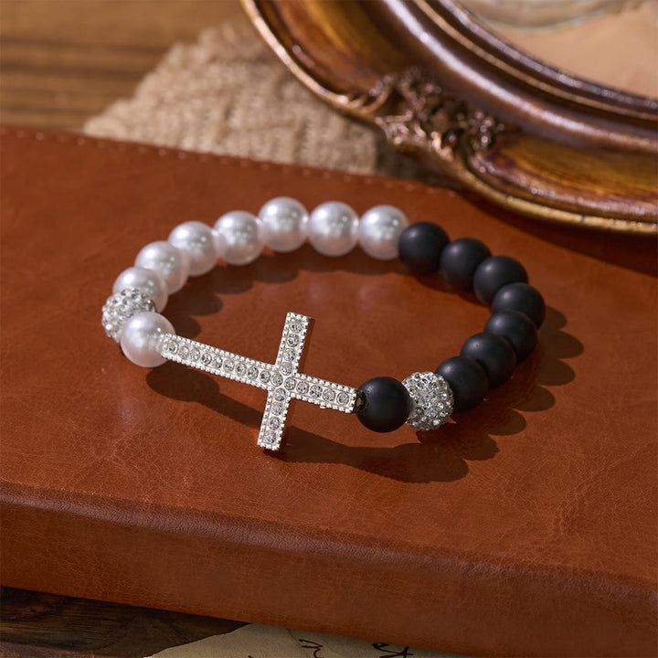 Christianartworkshop Zweiteiliges Armbandset mit weißen und mattschwarzen Perlen in Kreuzform: Symbol göttlicher Reinheit und Erlösung - image 2