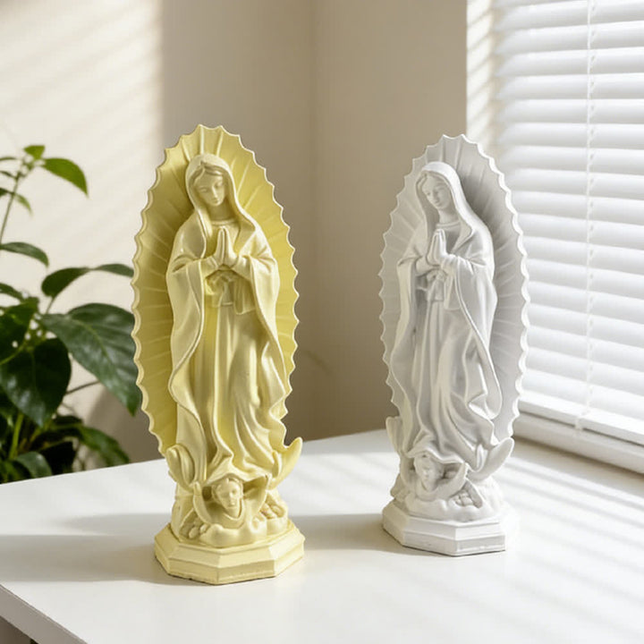 Moderne Statue der Jungfrau von Guadalupe von Christianartworkshop : Christliche Ästhetik für Ihr Zuhause - Gelb - image 14