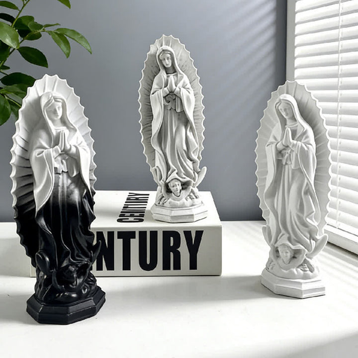 Moderne Statue der Jungfrau von Guadalupe von Christianartworkshop : Christliche Ästhetik für Ihr Zuhause - image 16