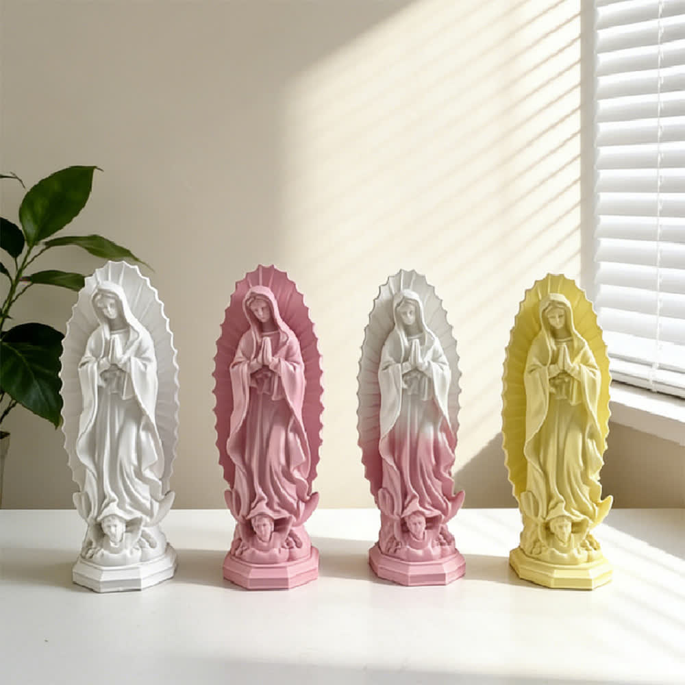 Moderne Statue der Jungfrau von Guadalupe von Christianartworkshop : Christliche Ästhetik für Ihr Zuhause - image 0